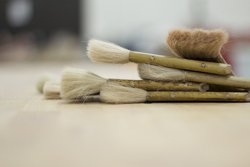 Photograph of round bristle brushes.