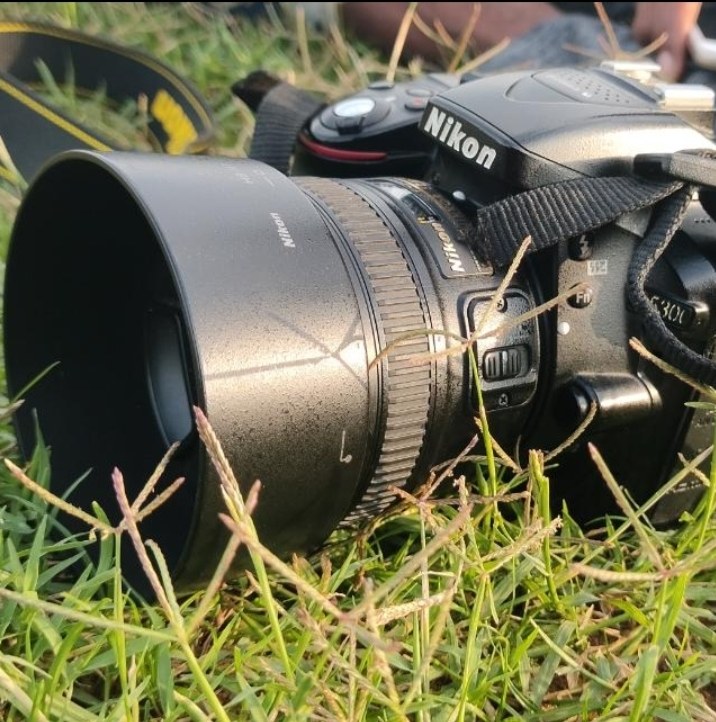 Photograph of dslr camera with lens.