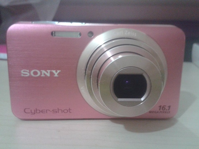 Photograph of pink compact digital camera.