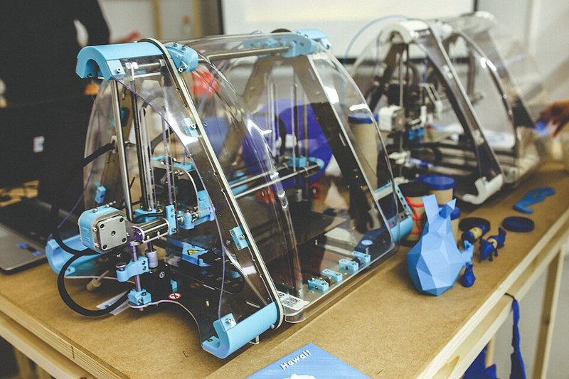 Photograph of desktop 3d printer.