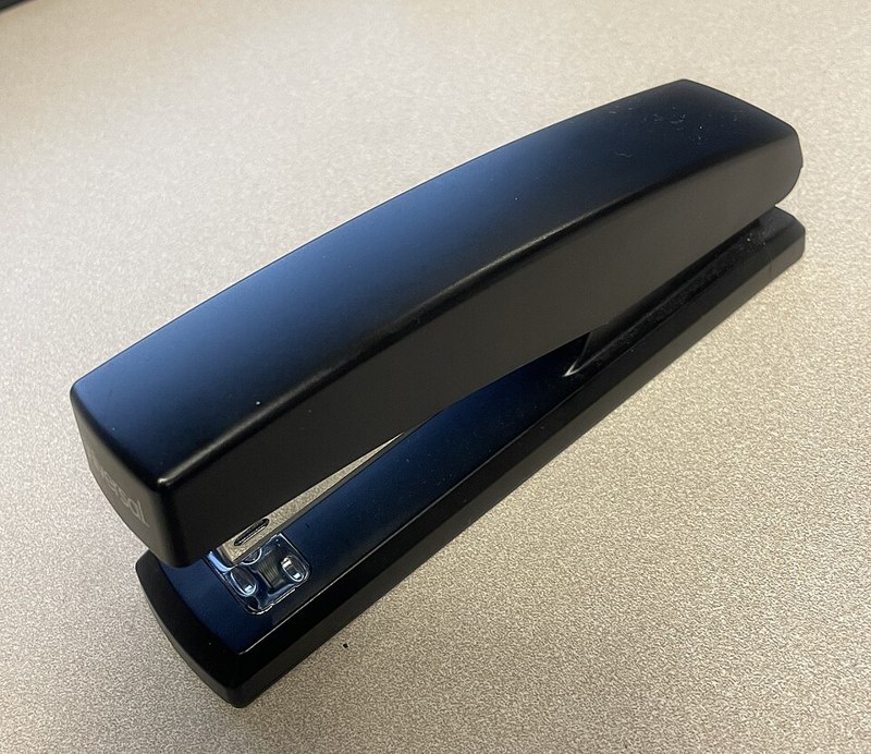 Photograph of desktop stapler.