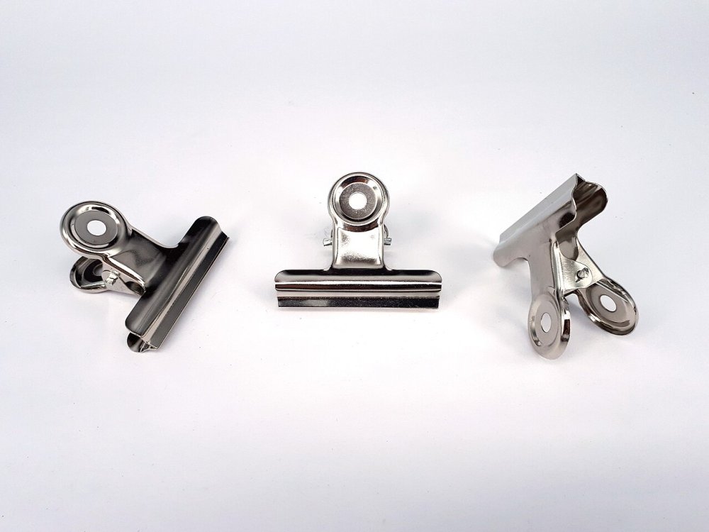 Metal paper clips
