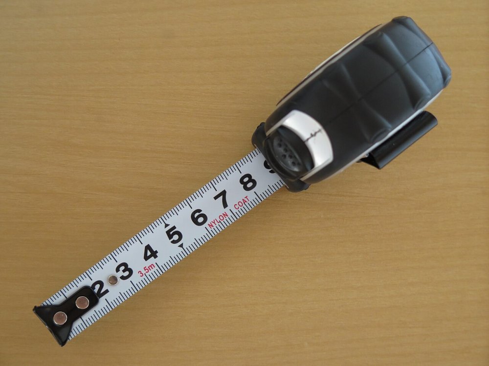 Retractable tape measure