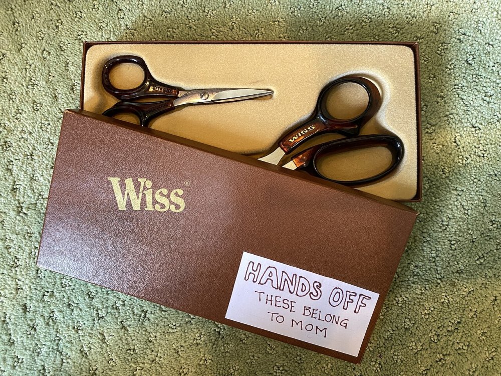 Fabric scissors set