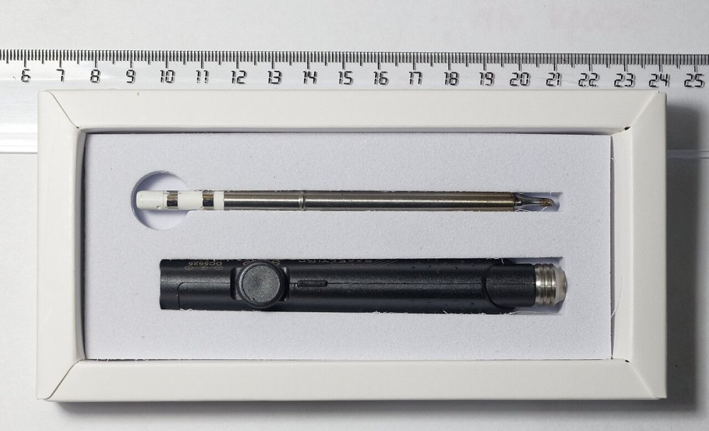 Compact soldering iron
