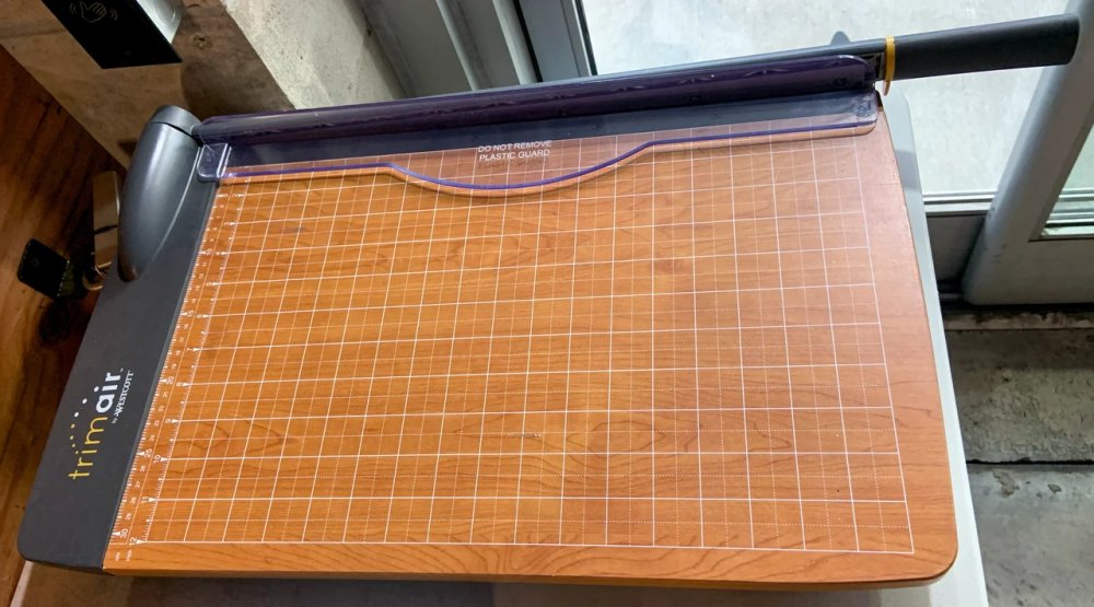 Paper cutter