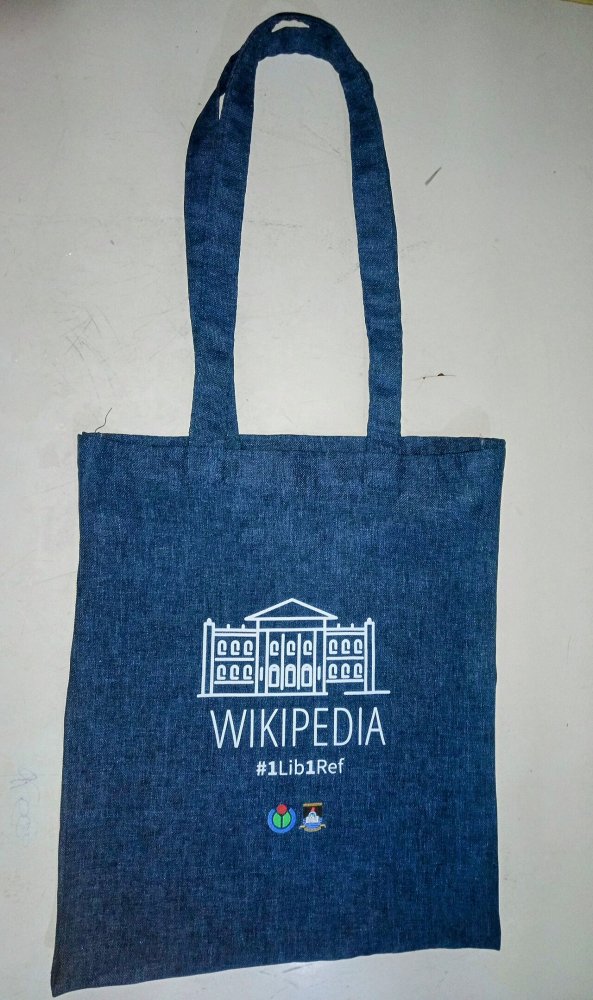 Blue tote bag