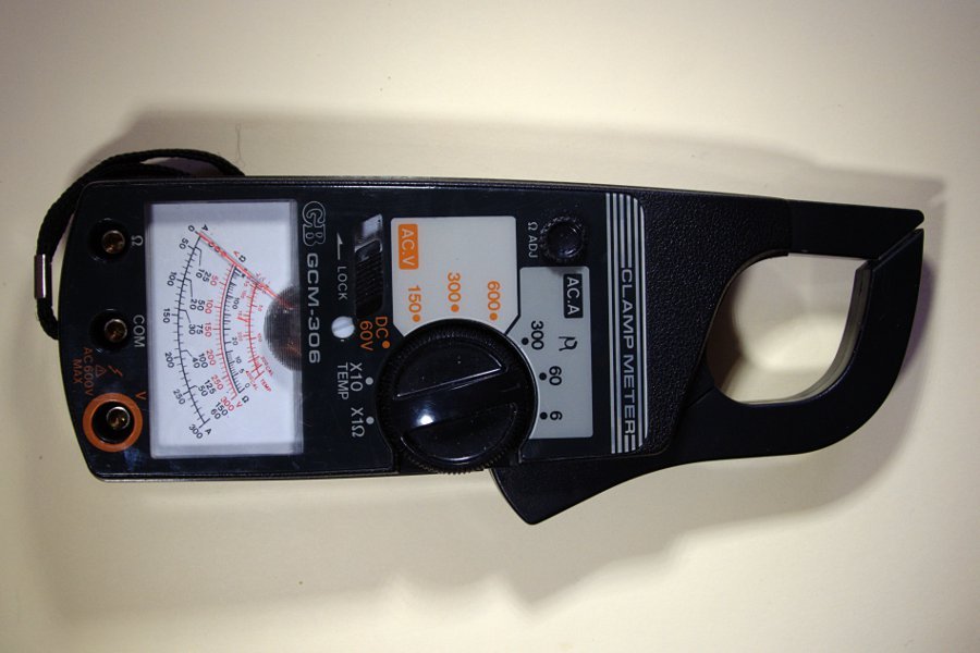Analogue clamp meter